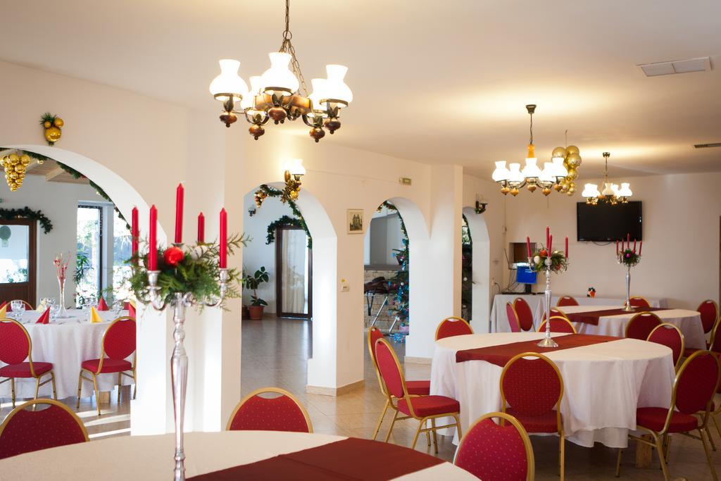 Pension Club Montana Câmpina Buitenkant foto