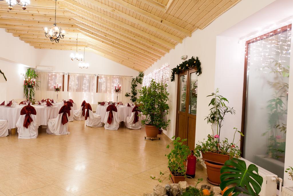 Pension Club Montana Câmpina Buitenkant foto