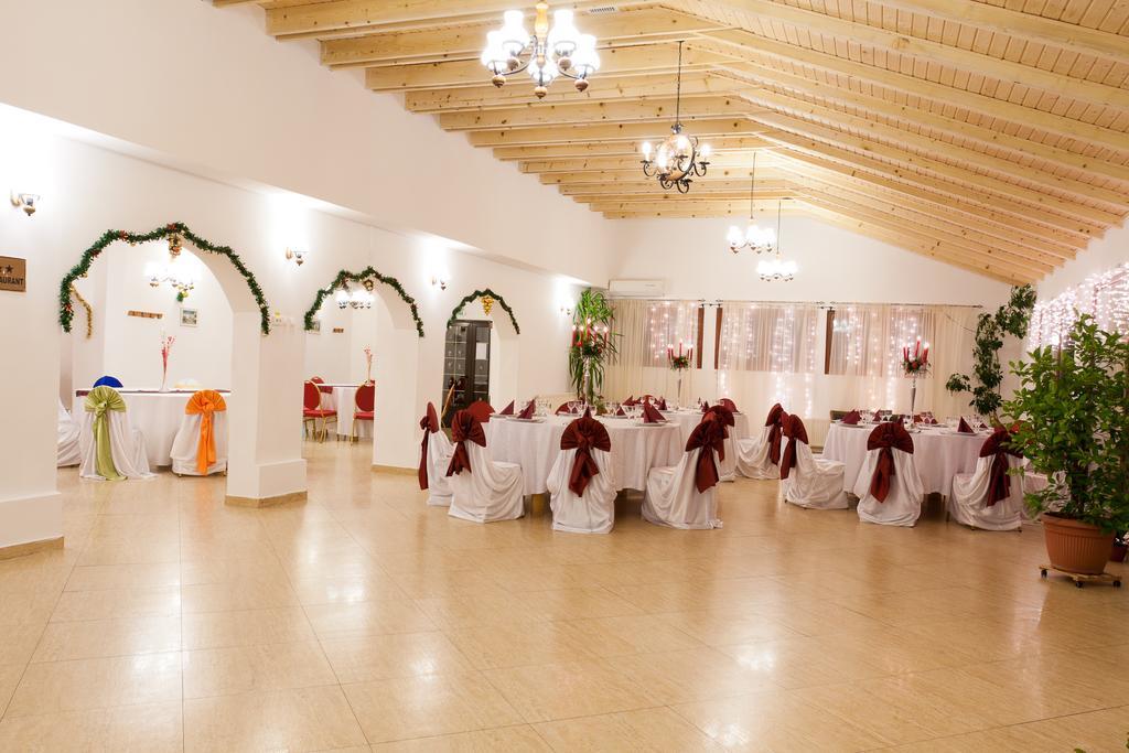Pension Club Montana Câmpina Buitenkant foto