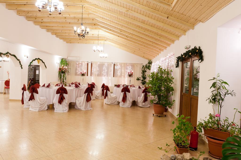 Pension Club Montana Câmpina Buitenkant foto