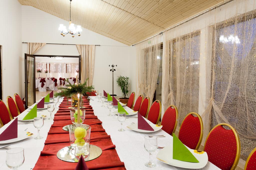 Pension Club Montana Câmpina Buitenkant foto