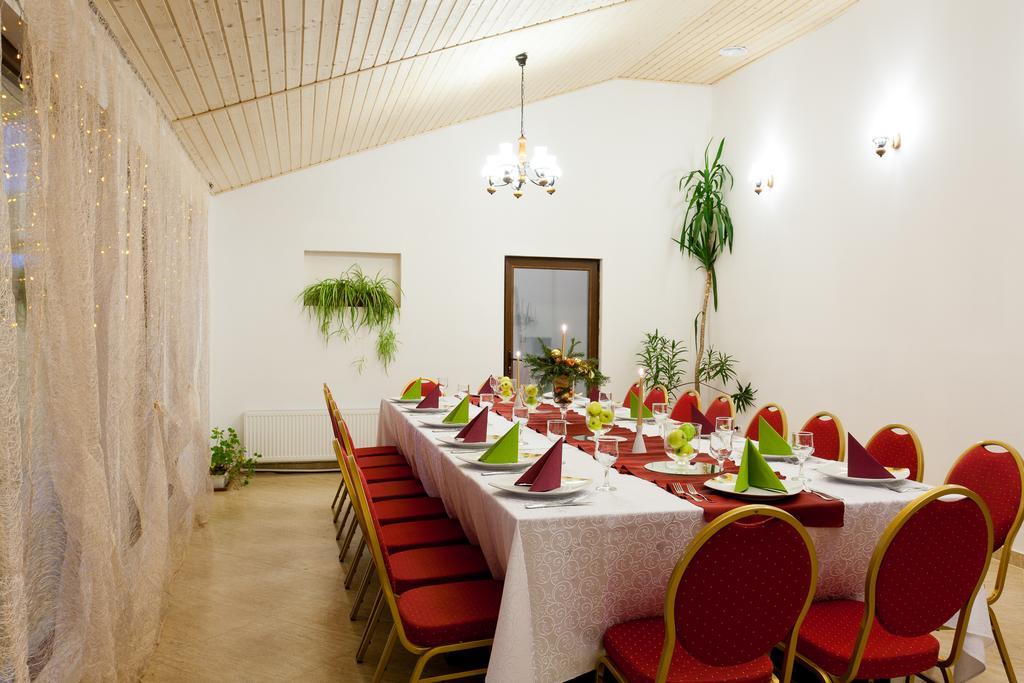 Pension Club Montana Câmpina Buitenkant foto