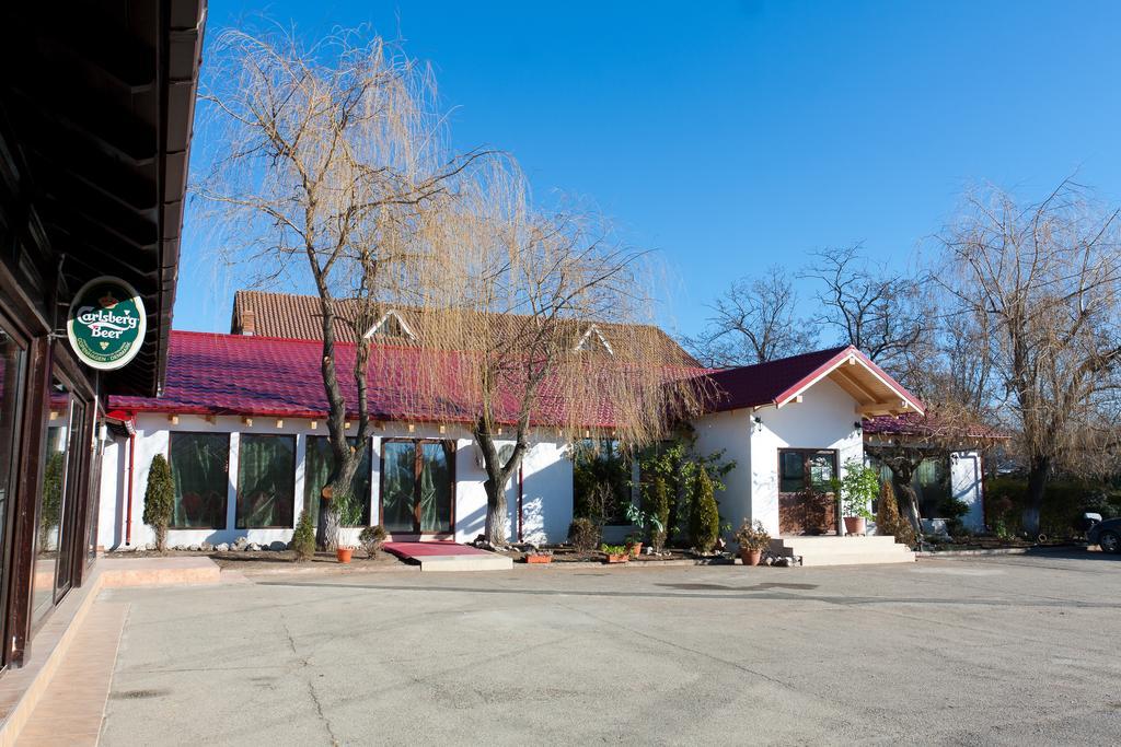Pension Club Montana Câmpina Buitenkant foto