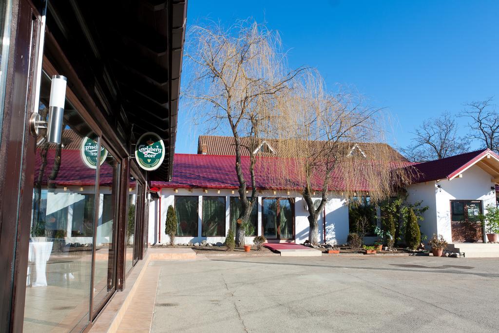 Pension Club Montana Câmpina Buitenkant foto