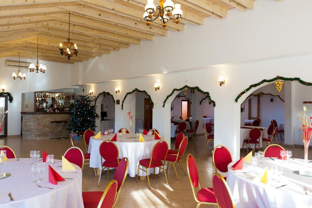 Pension Club Montana Câmpina Buitenkant foto