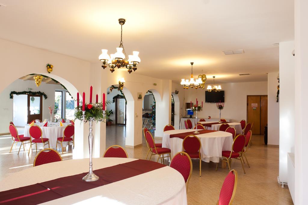Pension Club Montana Câmpina Buitenkant foto