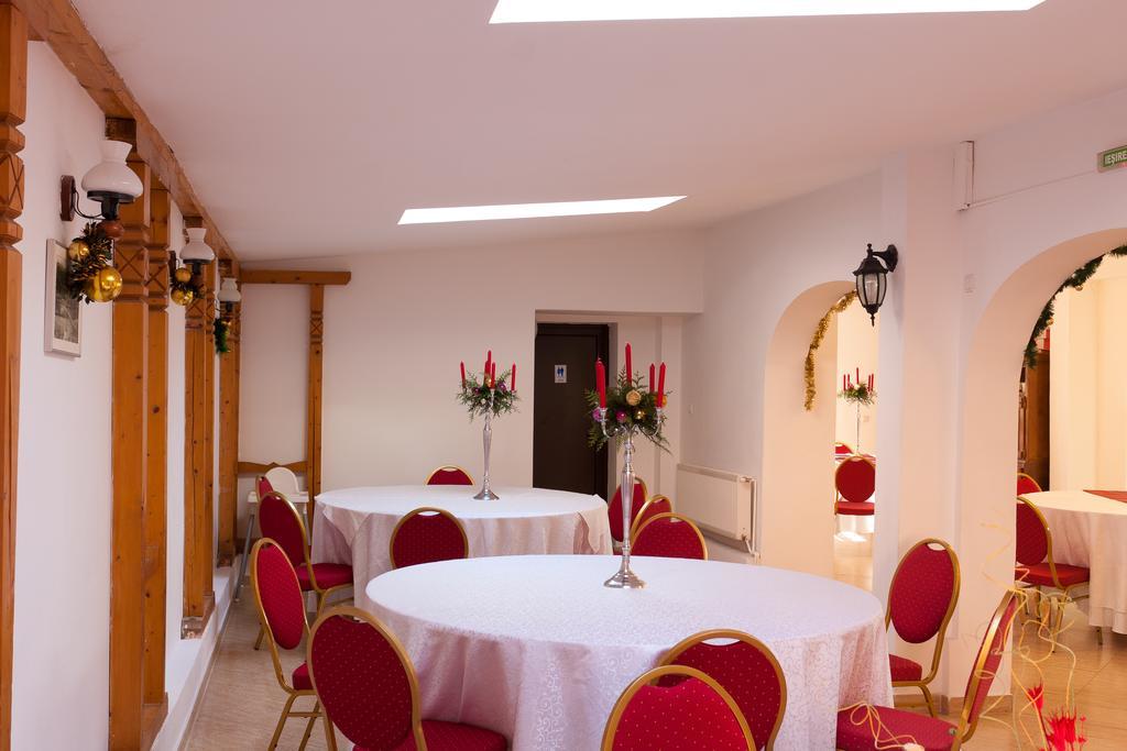 Pension Club Montana Câmpina Buitenkant foto