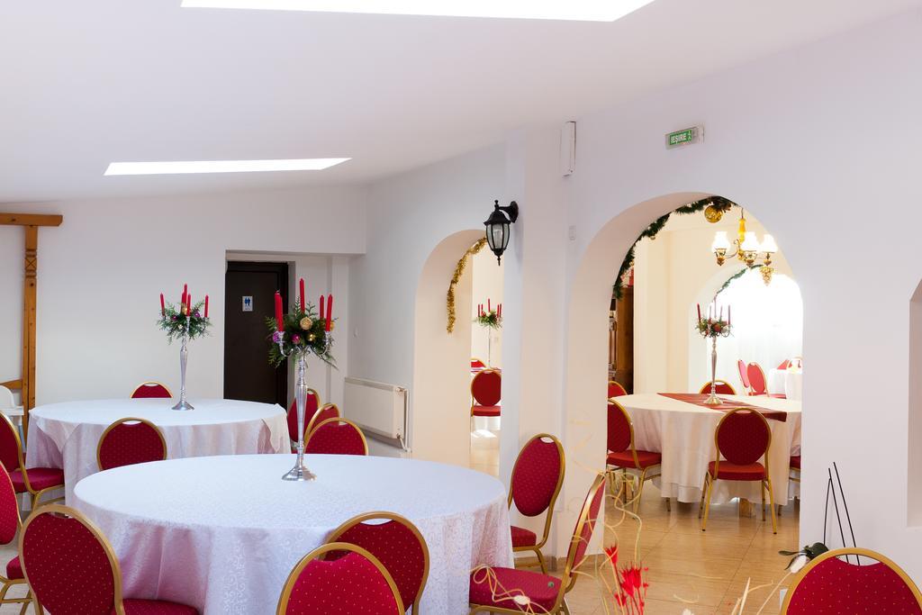 Pension Club Montana Câmpina Buitenkant foto