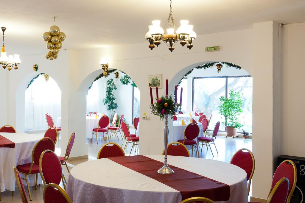Pension Club Montana Câmpina Buitenkant foto