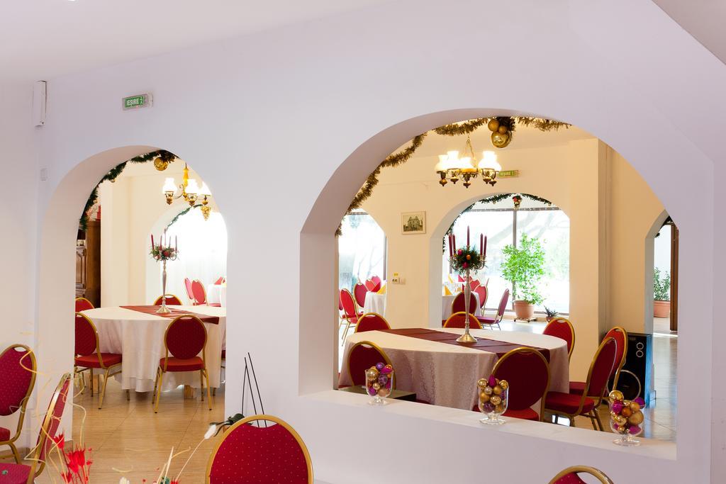 Pension Club Montana Câmpina Buitenkant foto