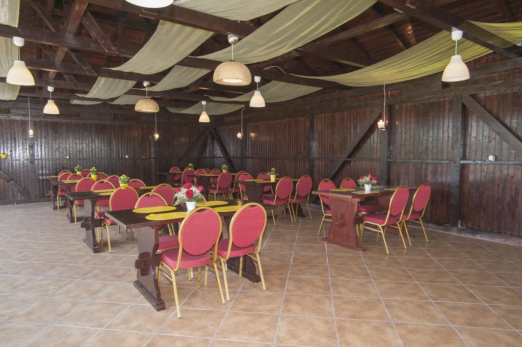 Pension Club Montana Câmpina Buitenkant foto